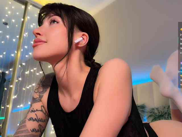 AllweNEEDisLOVE webcam