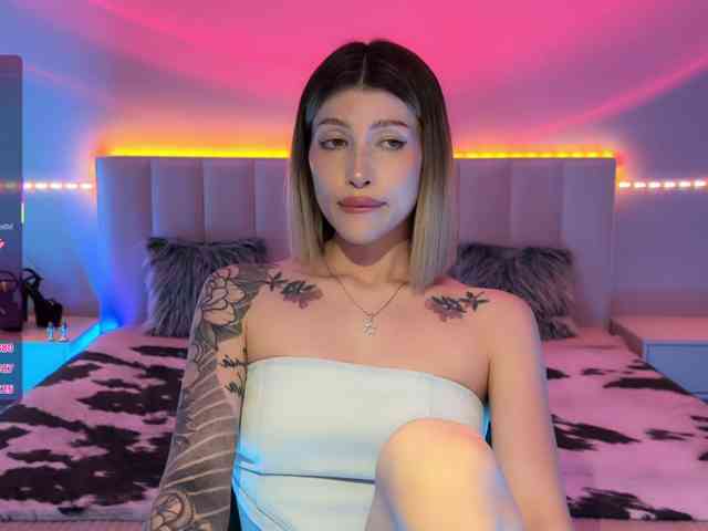 AllweNEEDisLOVE webcam