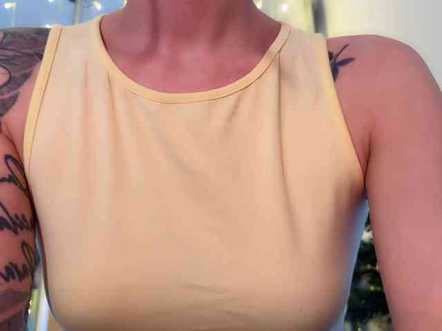 AllweNEEDisLOVE webcam