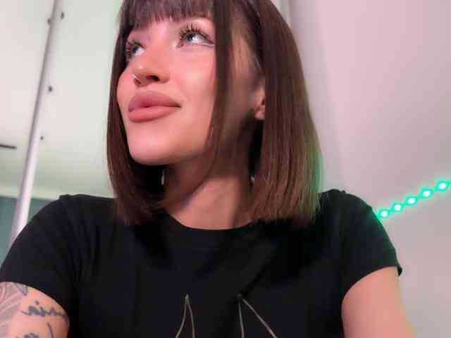 AllweNEEDisLOVE webcam