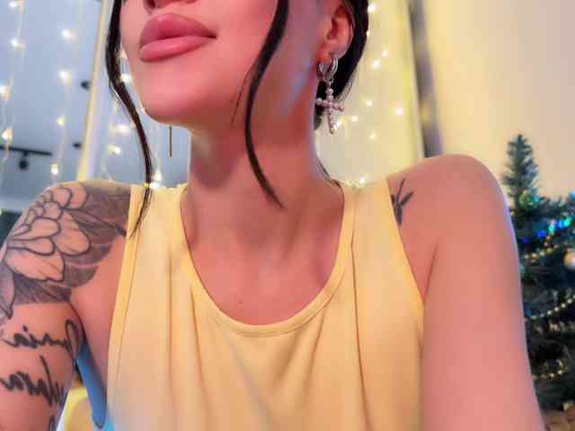 AllweNEEDisLOVE webcam