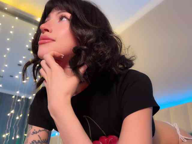 AllweNEEDisLOVE webcam