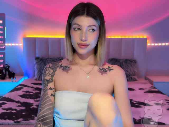 AllweNEEDisLOVE webcam