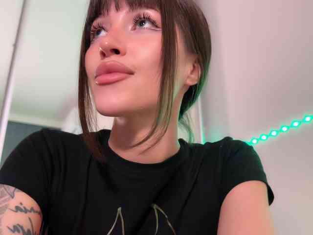 AllweNEEDisLOVE webcam