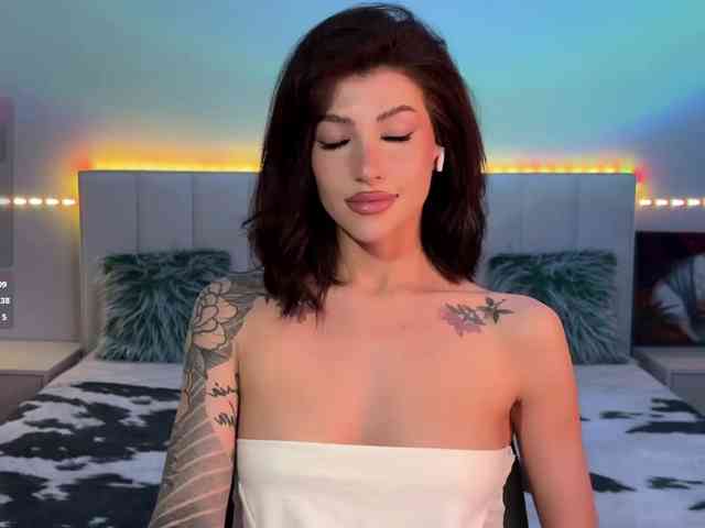 AllweNEEDisLOVE webcam