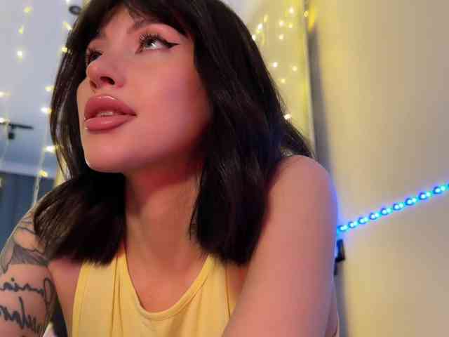 AllweNEEDisLOVE webcam