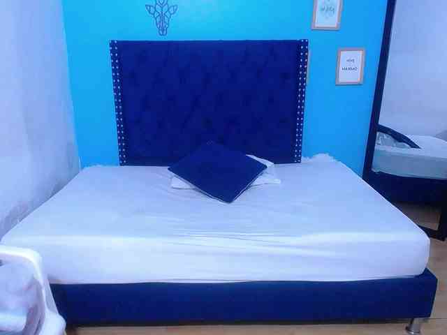 kinky-redhead18 webcam