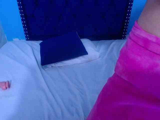 kinky-redhead18 webcam