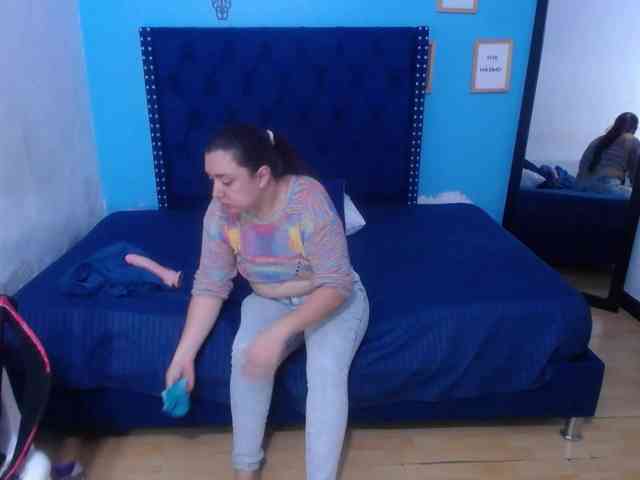 kinky-redhead18 webcam