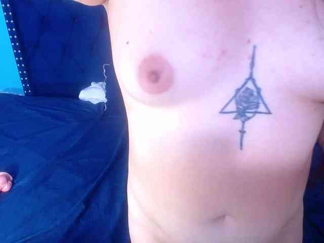 kinky-redhead18 webcam
