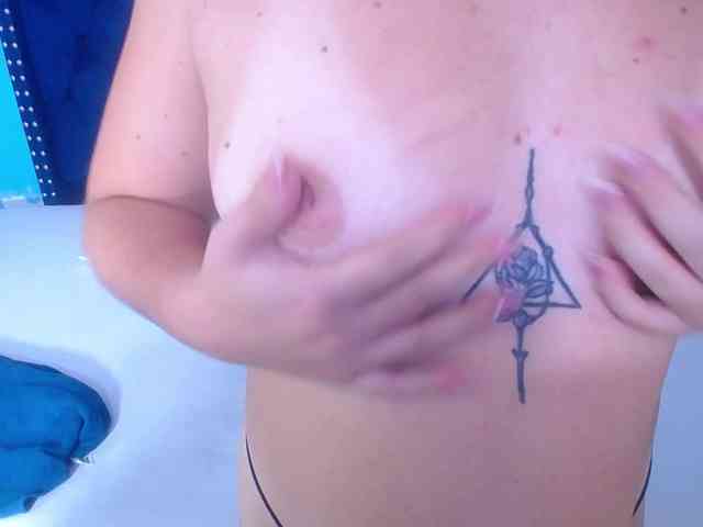 kinky-redhead18 webcam