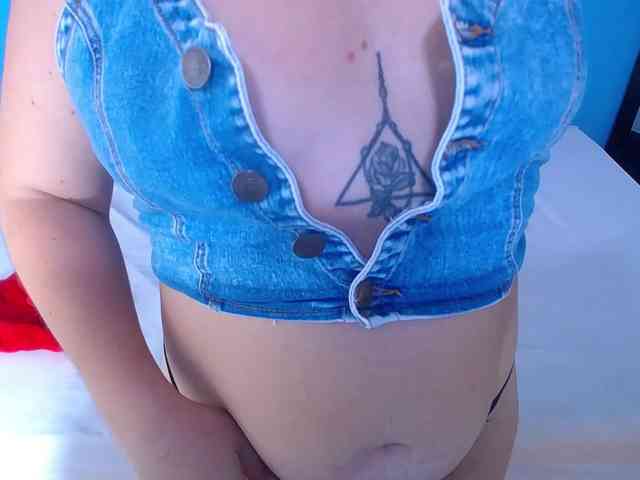 kinky-redhead18 Live Webcam on BongaCams