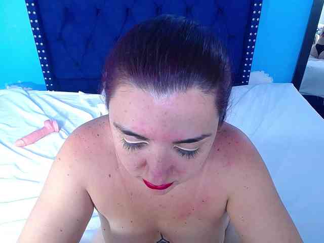 kinky-redhead18 webcam