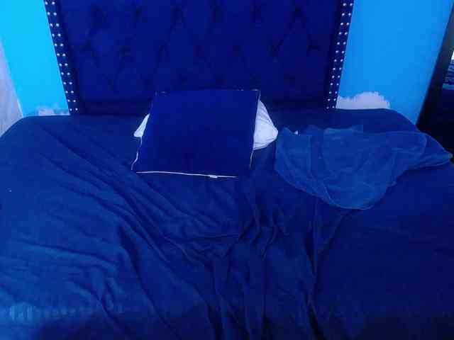 kinky-redhead18 webcam