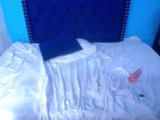 kinky-redhead18 webcam