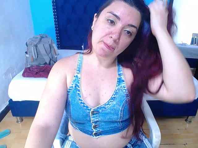 kinky-redhead18 webcam