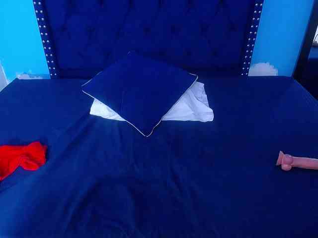 kinky-redhead18 webcam