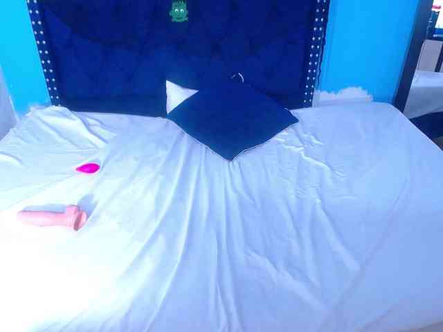 kinky-redhead18 webcam