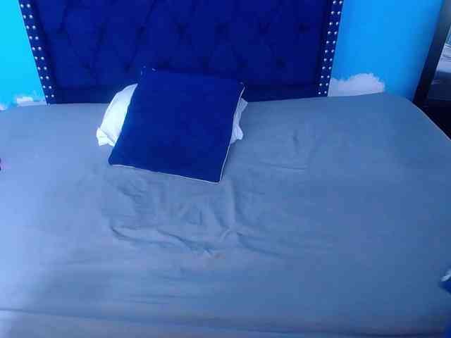 kinky-redhead18 webcam