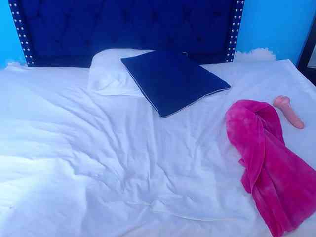 kinky-redhead18 webcam