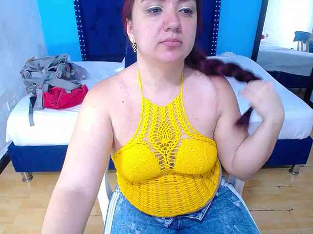 kinky-redhead18 webcam