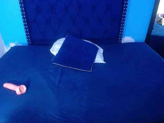 kinky-redhead18 webcam