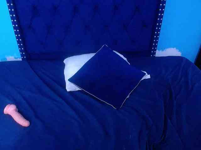 kinky-redhead18 webcam