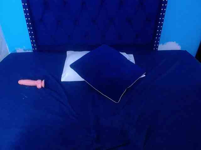 kinky-redhead18 webcam