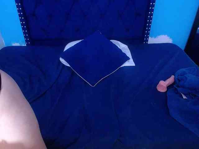 kinky-redhead18 webcam