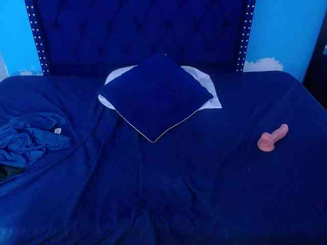 kinky-redhead18 webcam