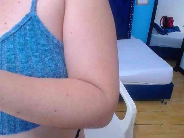 kinky-redhead18 webcam
