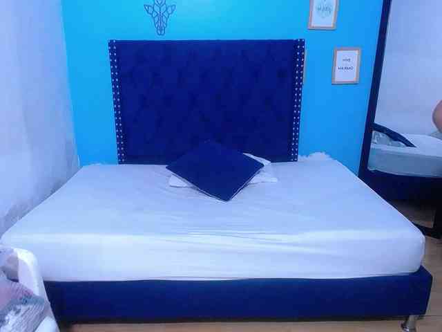 kinky-redhead18 webcam