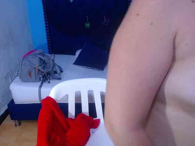 kinky-redhead18 webcam