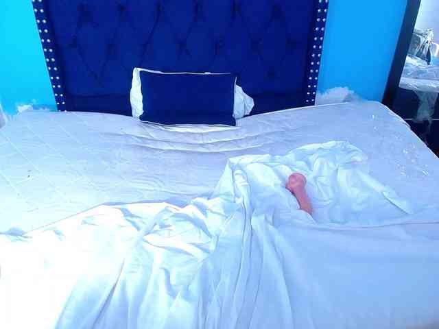 kinky-redhead18 webcam