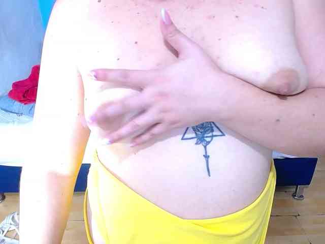 kinky-redhead18 webcam