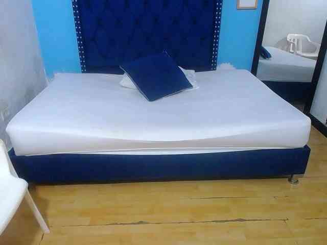 kinky-redhead18 webcam