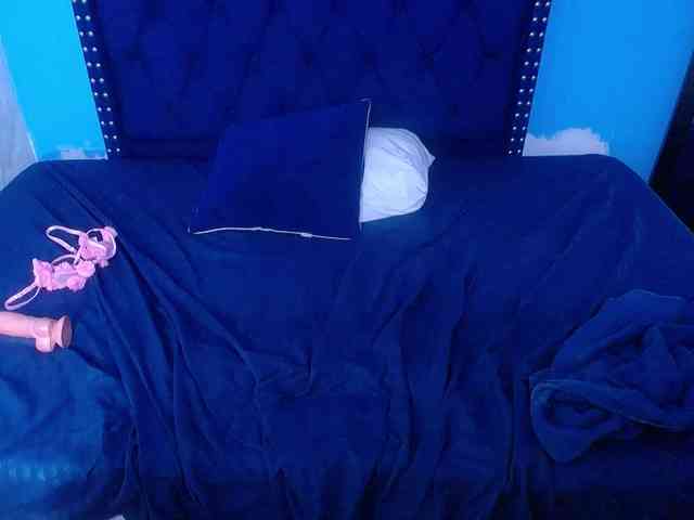 kinky-redhead18 webcam