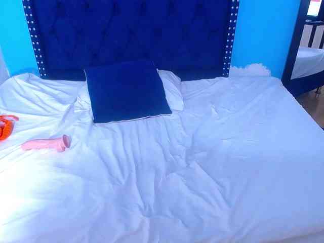 kinky-redhead18 webcam