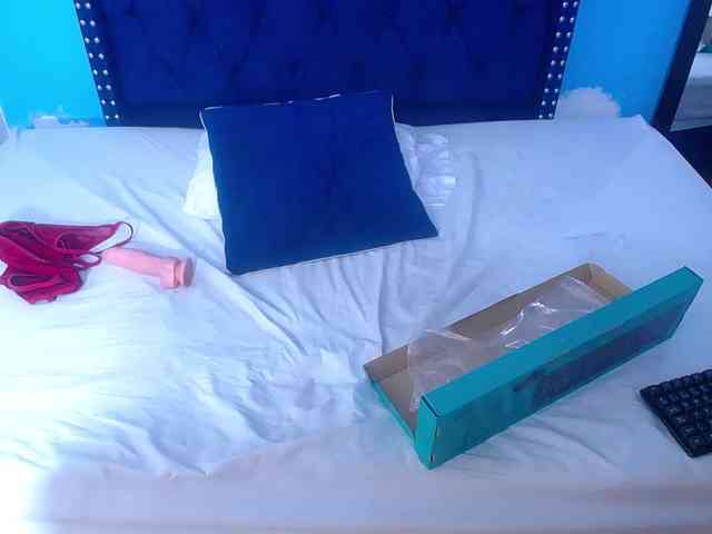 kinky-redhead18 webcam