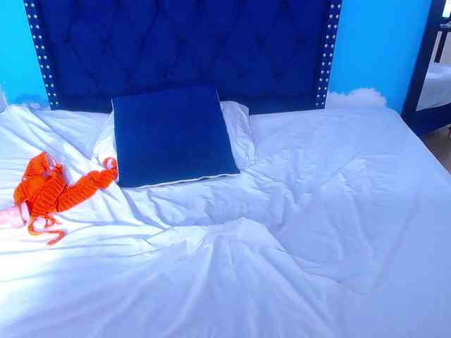 kinky-redhead18 webcam