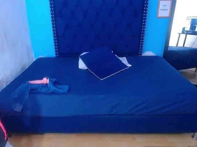 kinky-redhead18 webcam