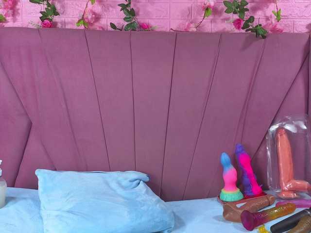 AngeyaPetite's BongaCams show and profile