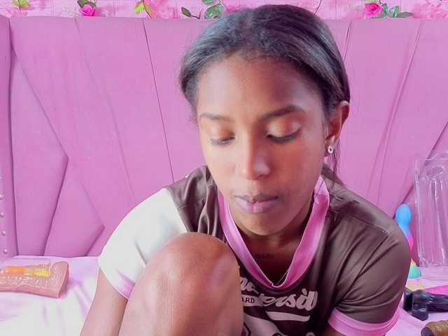 AngeyaPetite's BongaCams show and profile