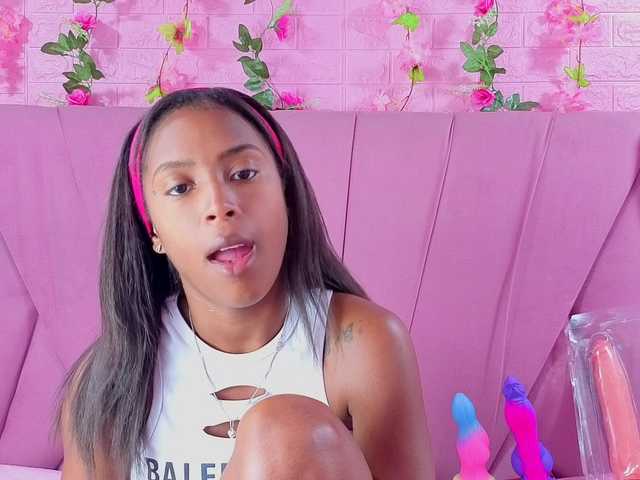 AngeyaPetite's BongaCams show and profile