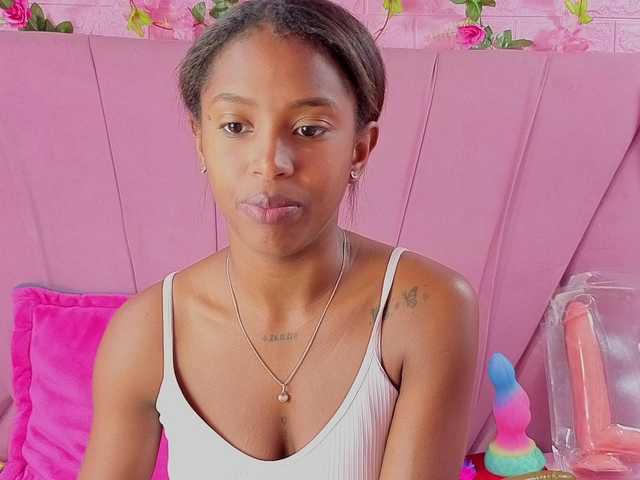 AngeyaPetite's BongaCams show and profile