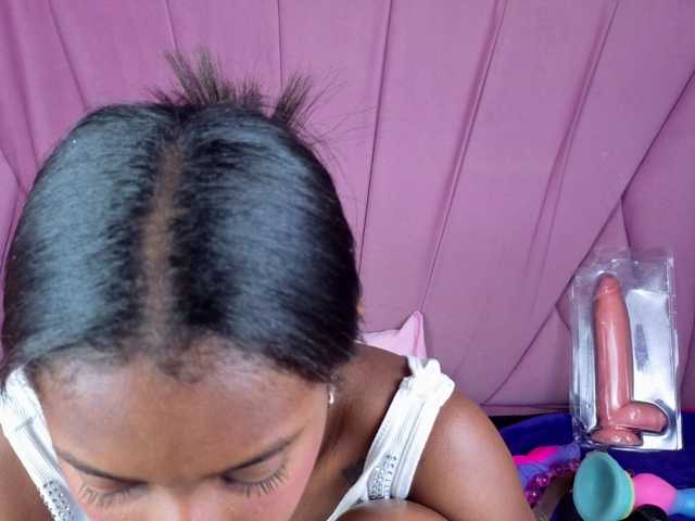 AngeyaPetite Live Cam on BongaCams