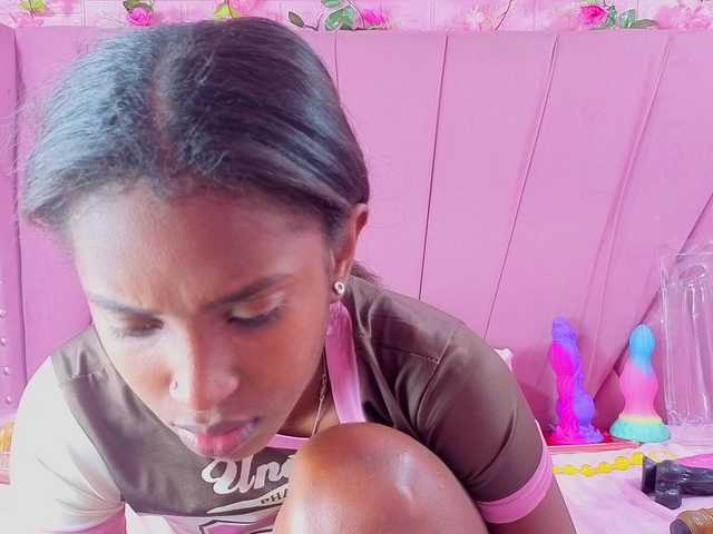 AngeyaPetite's BongaCams show and profile