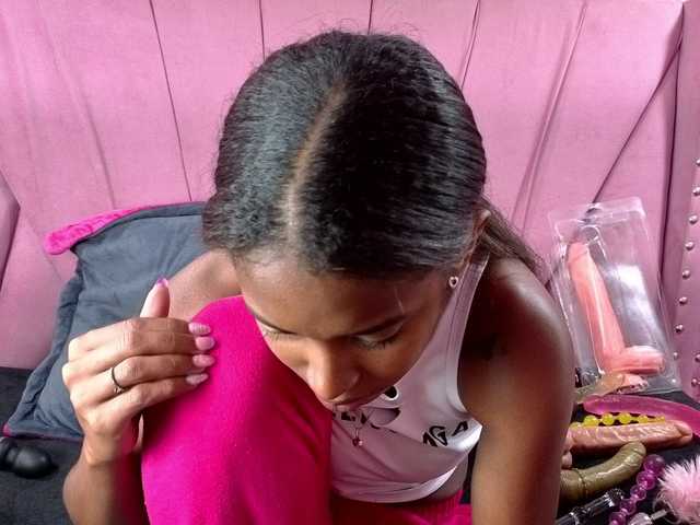 AngeyaPetite's BongaCams show and profile