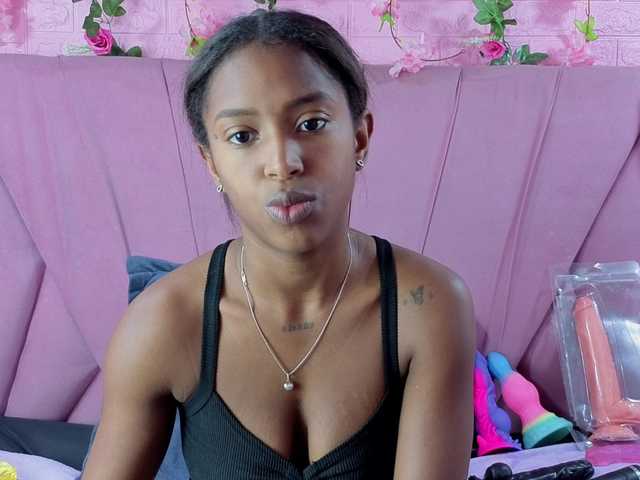 AngeyaPetite's BongaCams show and profile