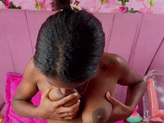 AngeyaPetite's BongaCams show and profile